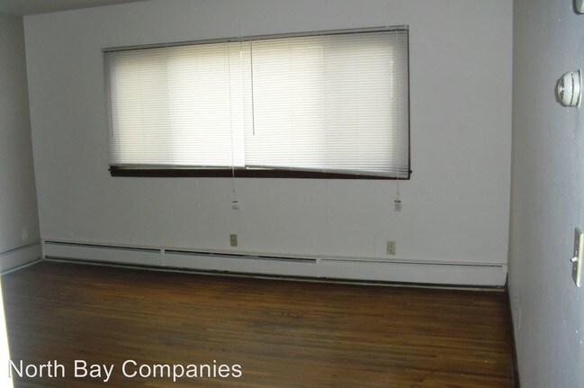 Interior Photo - 327 University Ave SE