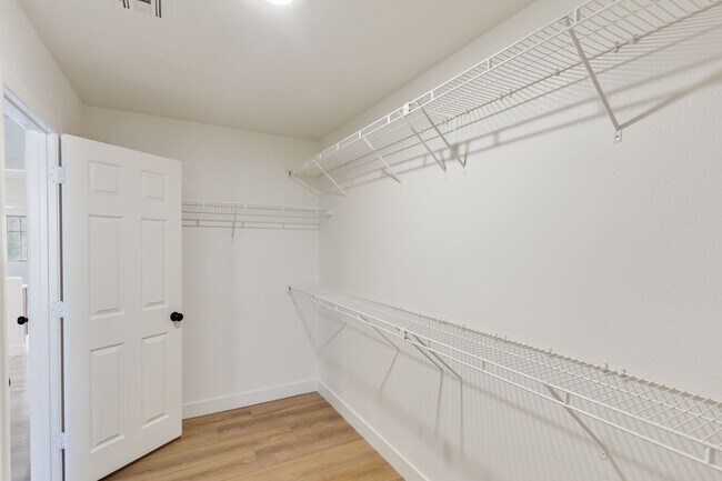 Building Photo - 5870 Lustrous Ct