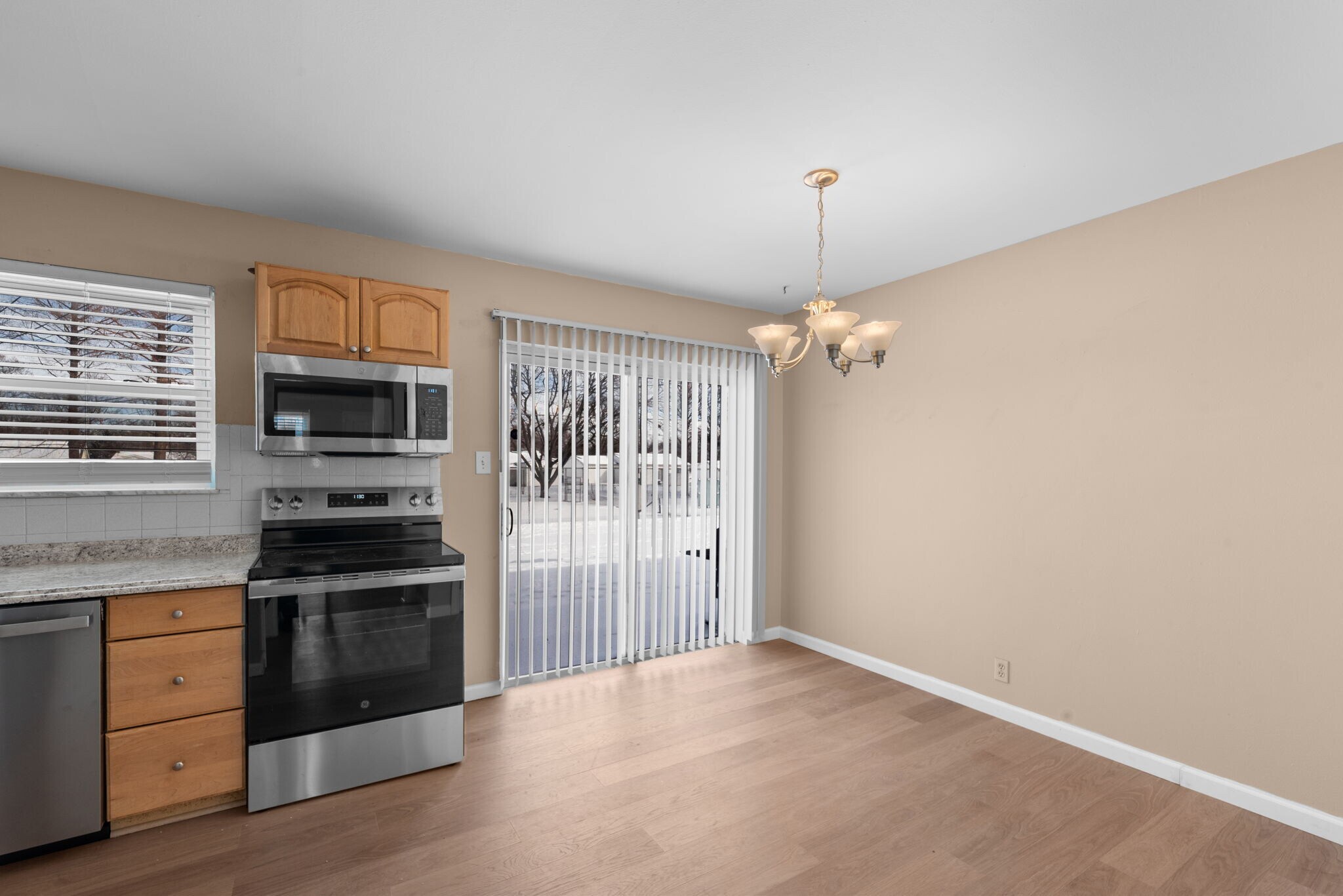 Building Photo - 445 Olian Dr