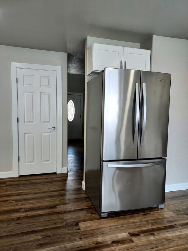 Building Photo - 2 Story Remodeled Single-Family Home in Po...