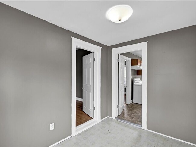 Building Photo - 3220 Grant Ave