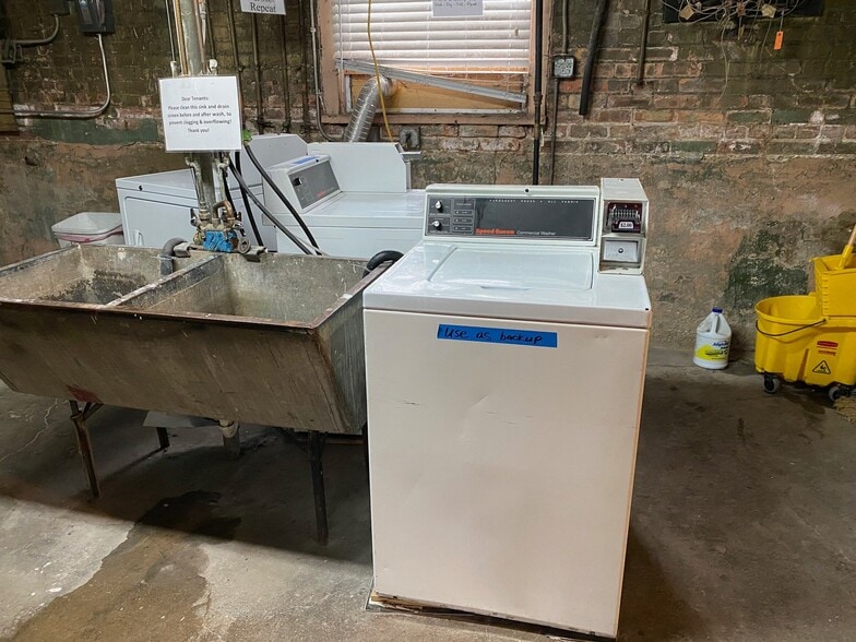 Building Photo - 3755 S Winchester Ave