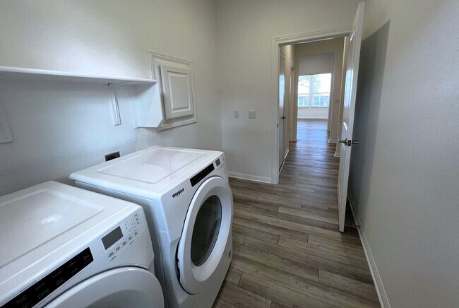 Building Photo - 106 Middle Crk Rd