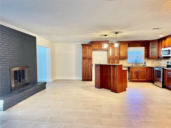 Building Photo - 2559 W Lake Dr