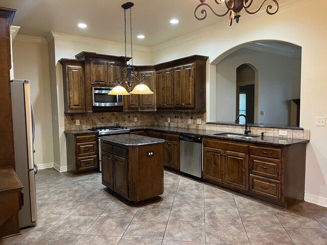 Building Photo - 321 Wood Springs