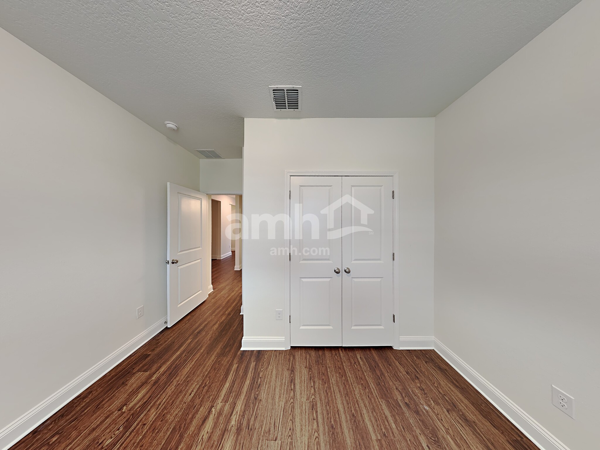 Building Photo - 12 S Forest Creek Dr