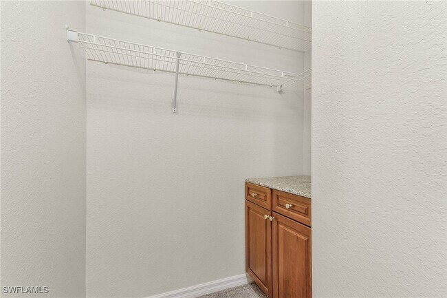 Building Photo - 1325 Mariposa Cir
