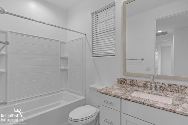 Building Photo - Beautiful 3Bdm 2Ba Home with Modern Upgrad...