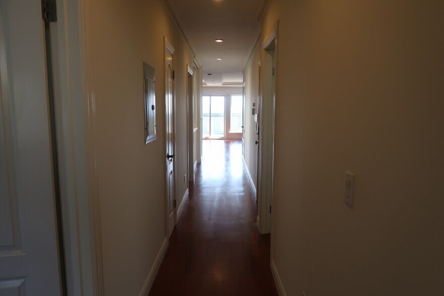 Building Photo - 5032 Anza St