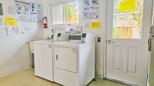 Building Photo - Charming 3-Bedroom 1.5 Bath Apt in Prime Bellevue Location.