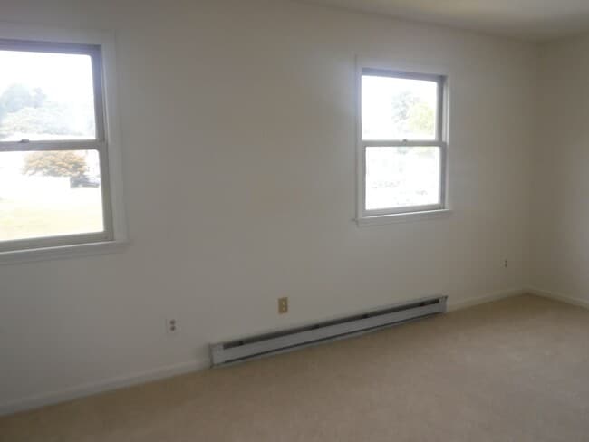 Building Photo - 610 Victoria Dr