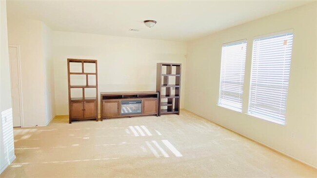 Building Photo - 607 Screech Owl Dr