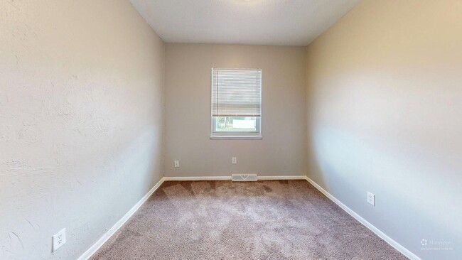 Building Photo - 630 Abbe Rd S