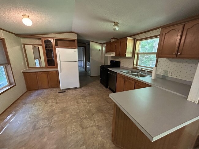 Building Photo - 54 Forest Dr
