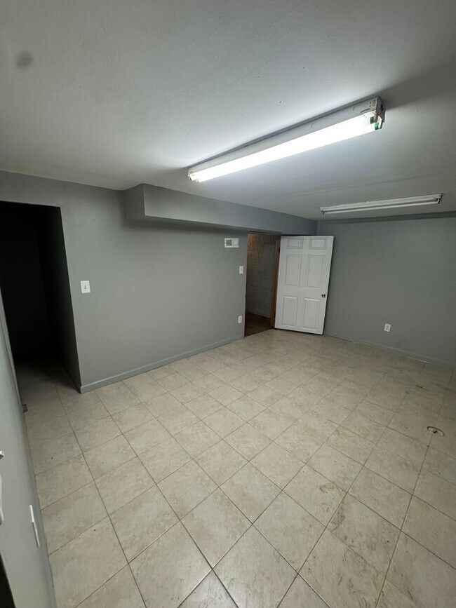 Building Photo - 311 52nd St