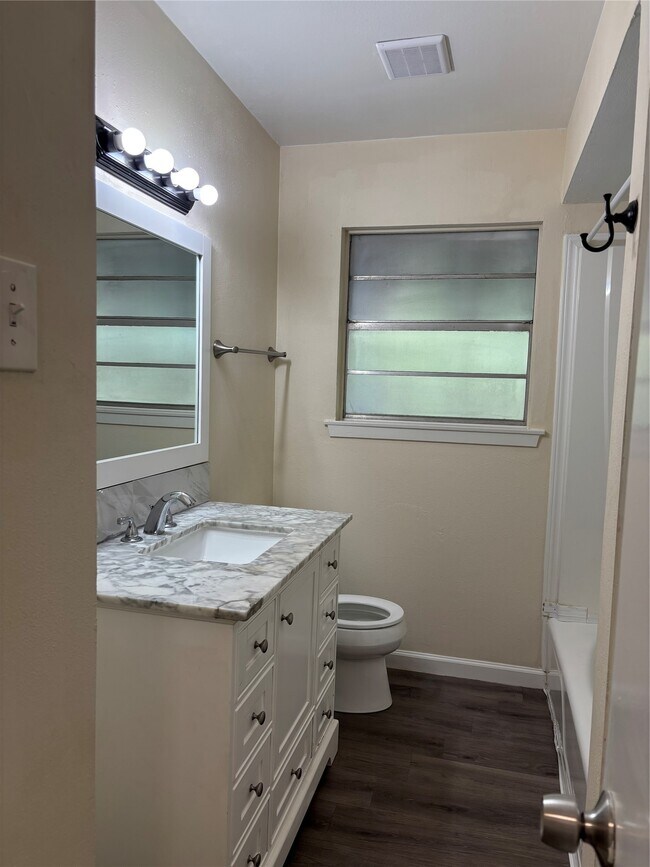 Building Photo - 10422 Winding Trail Rd