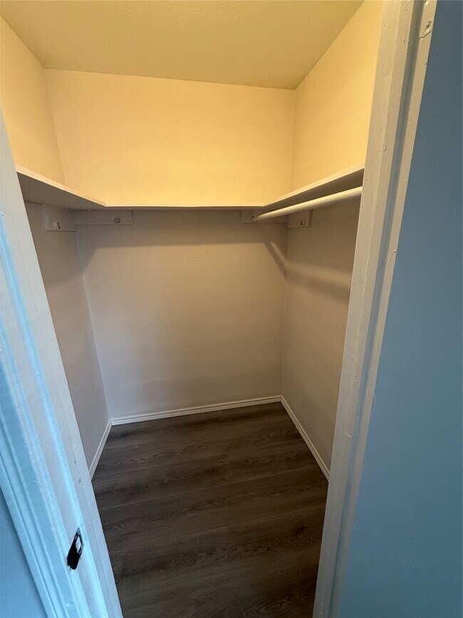 Building Photo - 6618 McCullum Rd