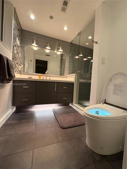 Building Photo - 1205 NE 17th Terrace