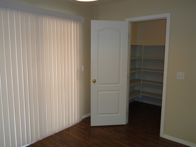 Building Photo - 211 E Valley View Dr