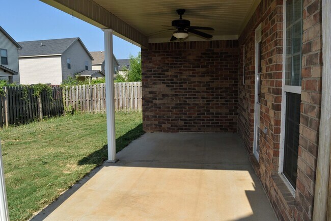 Building Photo - You've Found It! Split floor plan, fenced yard, extra storage