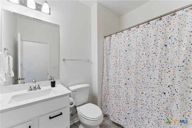 Building Photo - 211 Summit Dr