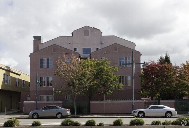Primary Photo - Emeryvilla Apartments