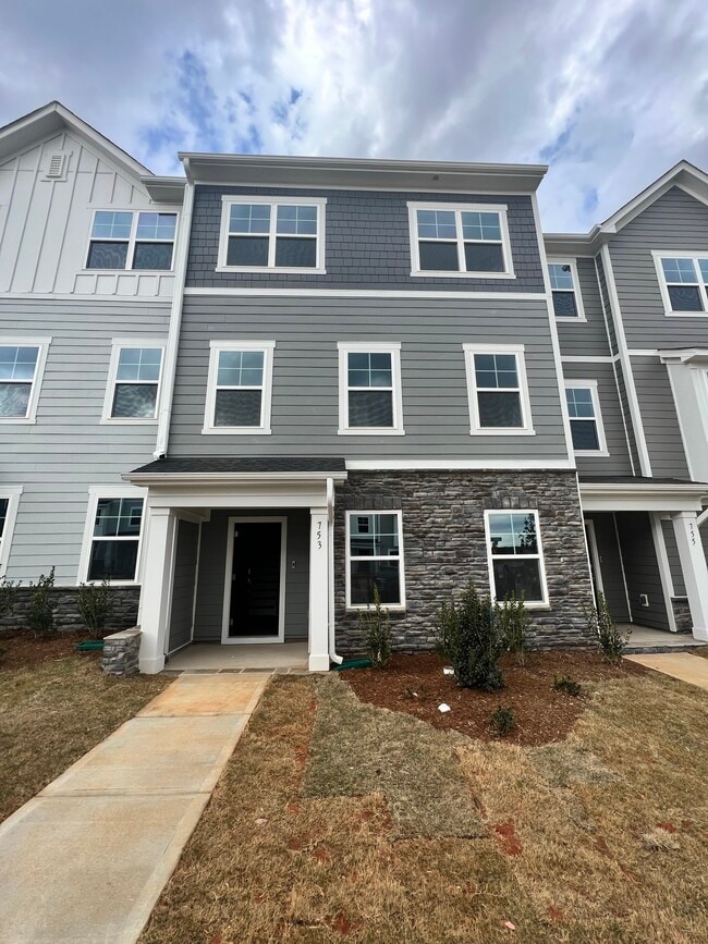 Building Photo - 753 Gimari Dr