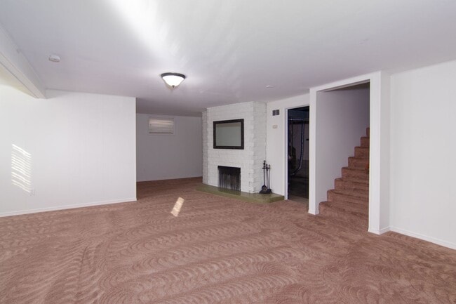 Building Photo - North Side Shadle Park 3 Bed 1.5 Bath Home with beautiful hardwood floors Full Basement