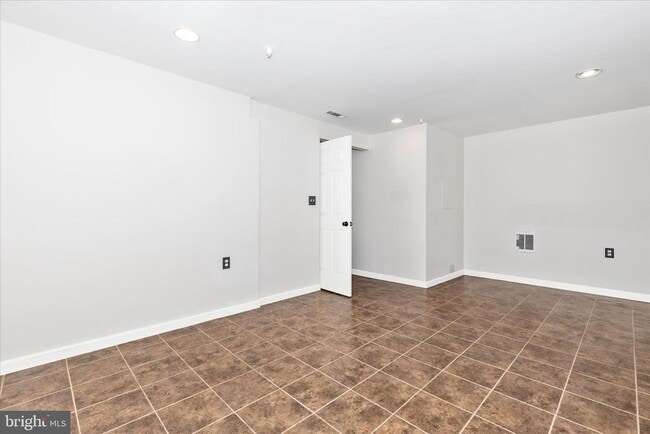 Building Photo - 5621 Queen Anne Ct