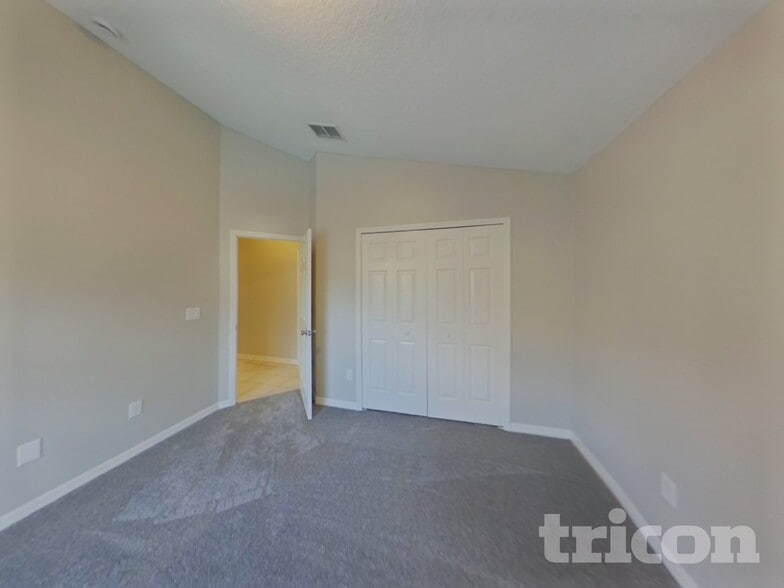 Building Photo - 9405 Sayre St