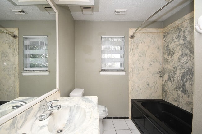 Building Photo - 379 Richvale Ln