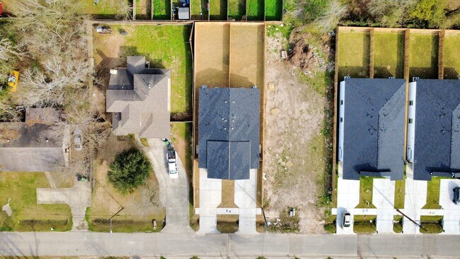 Building Photo - 8125 Cabot St