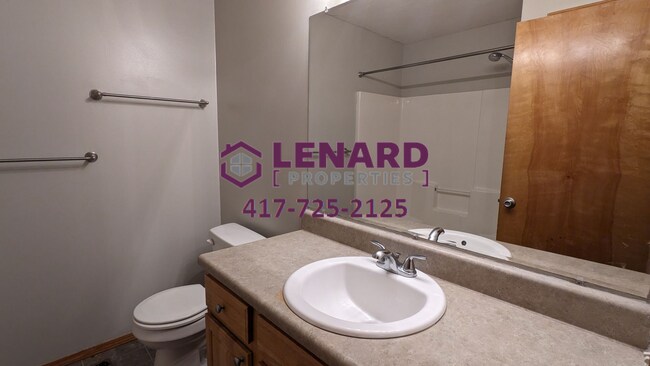 Building Photo - 3 Bedroom, 2 Bathroom House with Fenced Ba...
