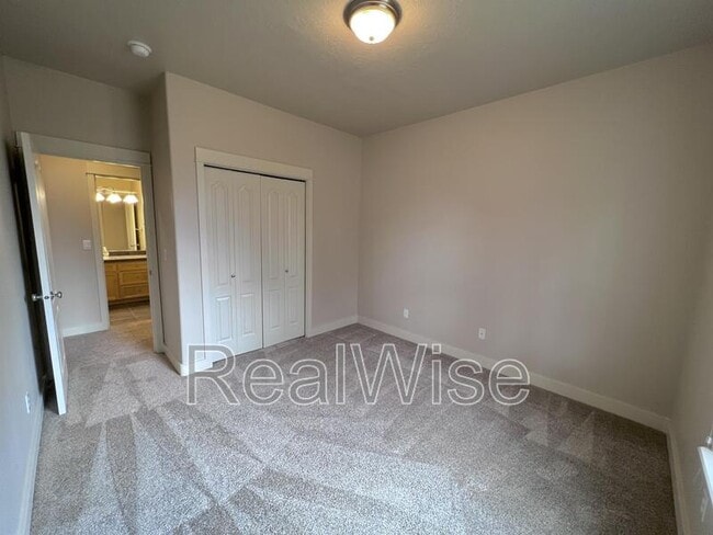 Building Photo - 835 Nutcracker Dr