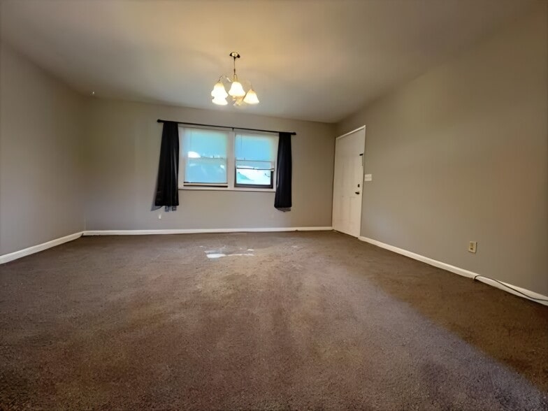 Living Room - 1037 Windsor Rd
