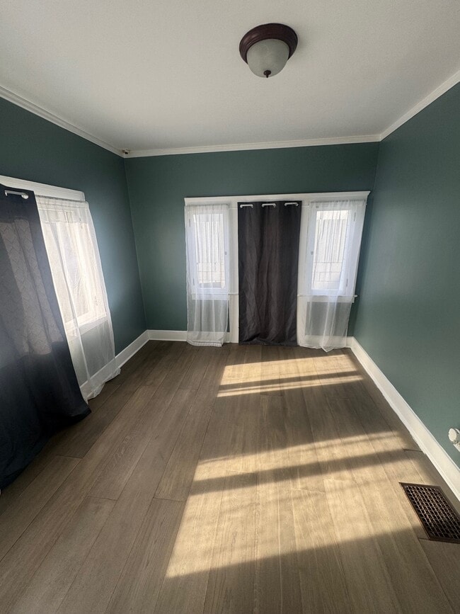 Building Photo - 192 E Villa St