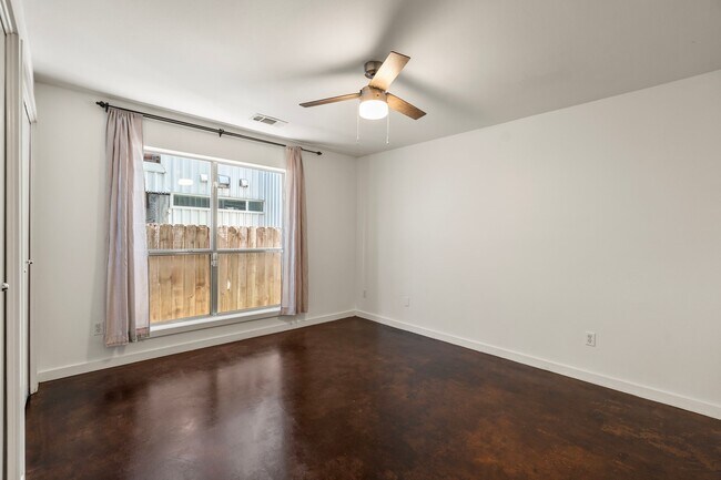 Building Photo - 349 Sydnor St