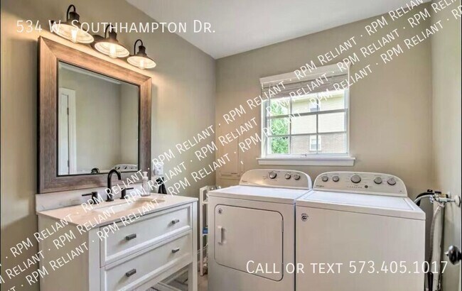 Building Photo - 534 W Southampton Dr