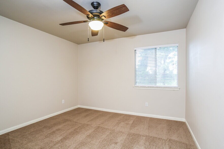 Building Photo - 14819 Olde Manor Ln