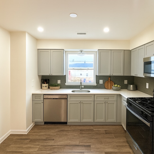 Building Photo - 156 Ridgewood Ave