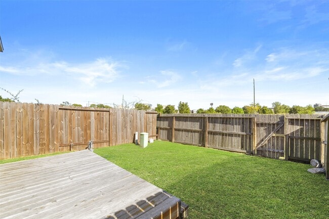 Building Photo - 15875 Misty Loch Ln