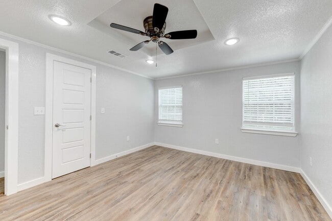 Building Photo - Available NOW!!!! Beautiful 1 story, 3 bedroom, 2 bath home.This is exactly what you have been lo...