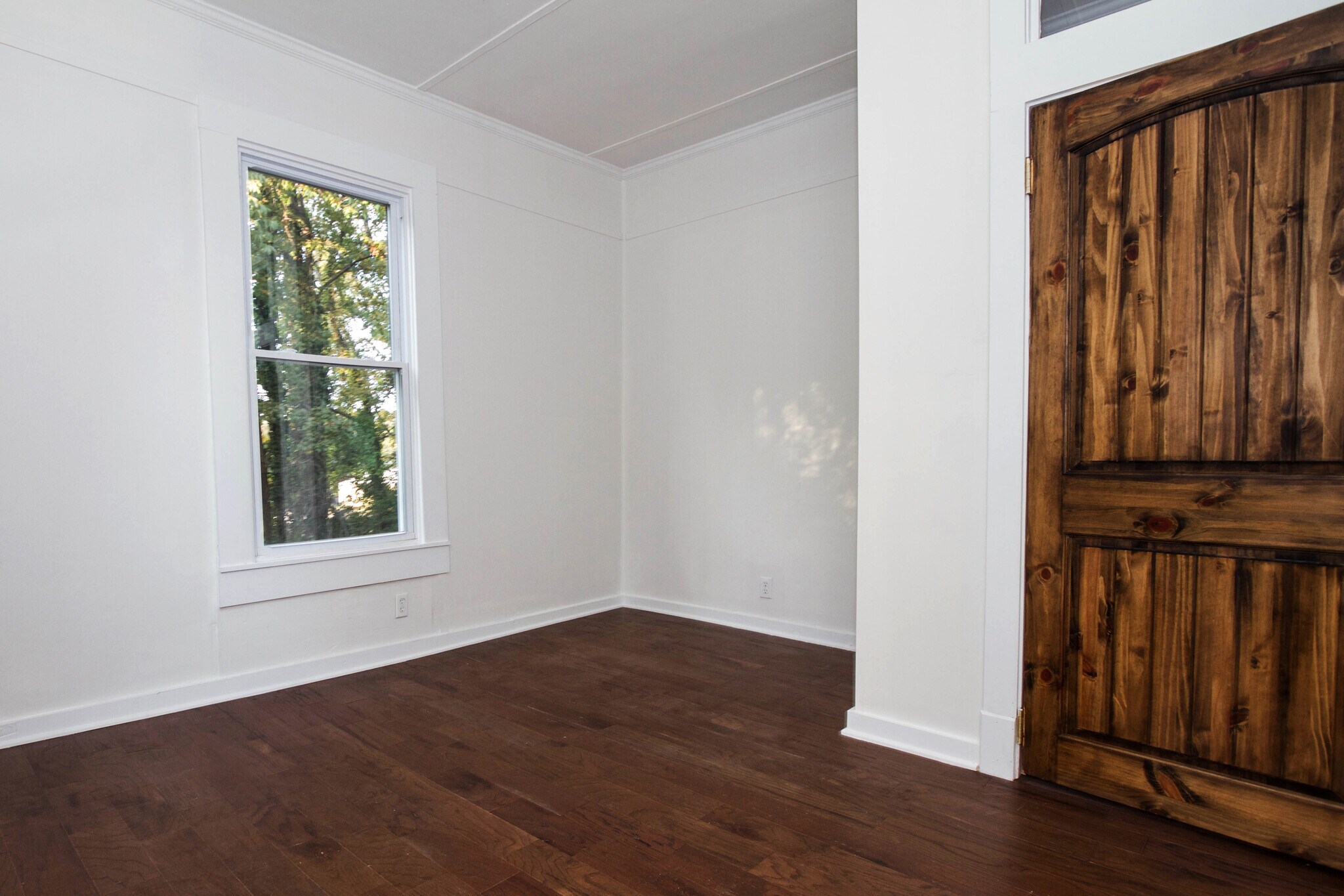 Building Photo - 546 Shull St