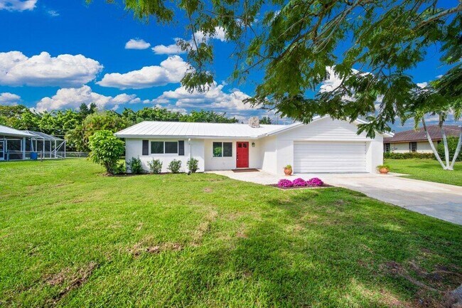 Building Photo - 2416 N W Everglades Blvd