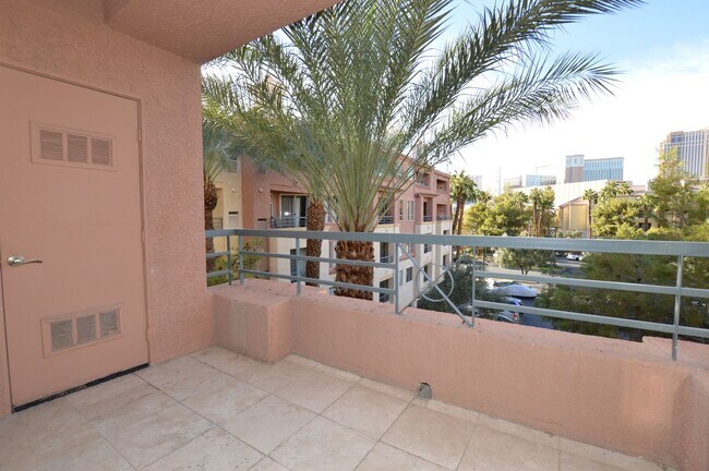 Building Photo - Meridian Unfurnished 1 Bed | 1 Bath Luxury Condo