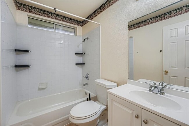 Building Photo - 1609 Honeysuckle Ln