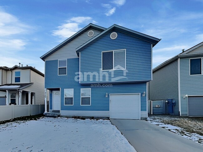 Building Photo - 2136 Summit Way