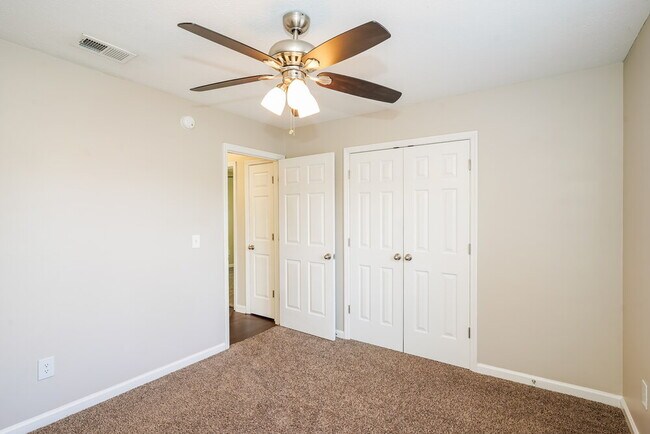 Building Photo - 405 Randall Ln