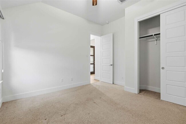 Building Photo - 401 Sitlington Ln