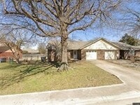 Building Photo - 2704 McMillan Dr